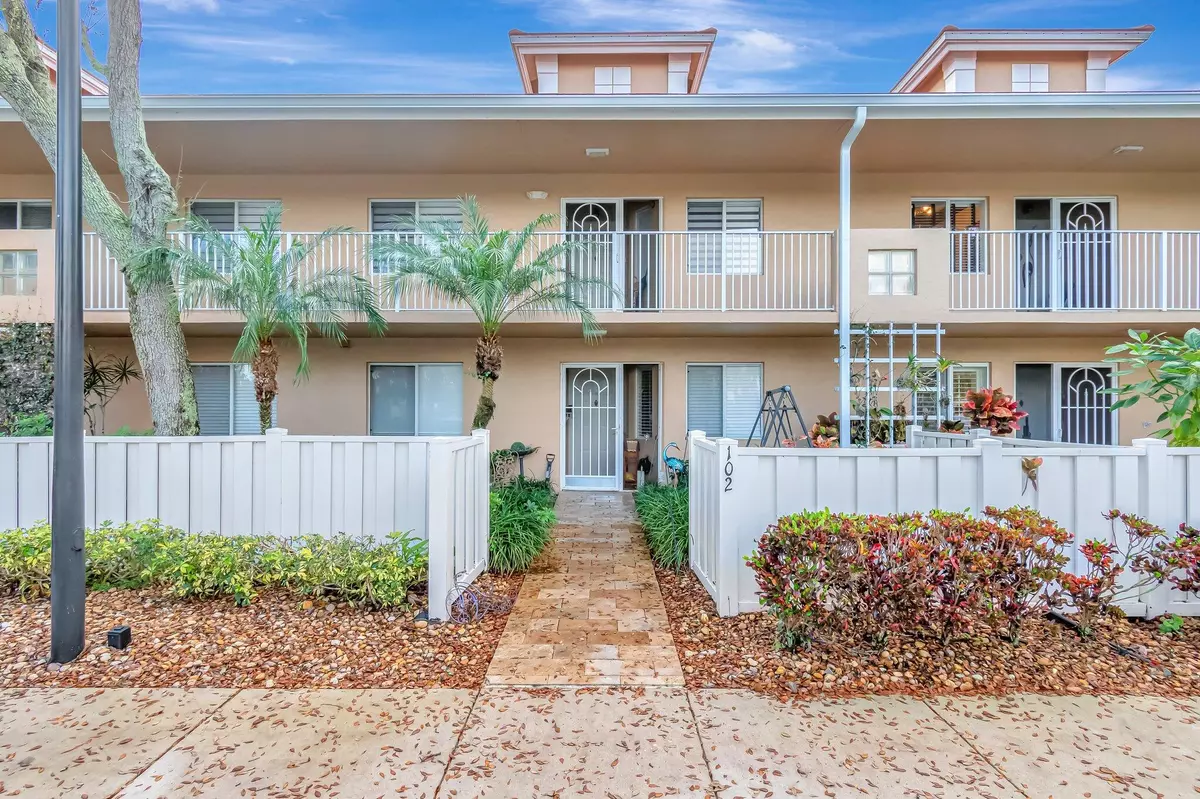 Boynton Beach, FL 33437,5914 Regal Glen DR 102