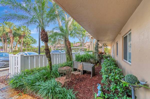 Boynton Beach, FL 33437,5914 Regal Glen DR 102