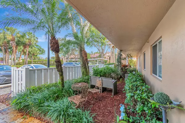 Boynton Beach, FL 33437,5914 Regal Glen DR 102