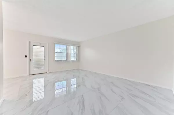 Deerfield Beach, FL 33442,1024 Ellesmere B