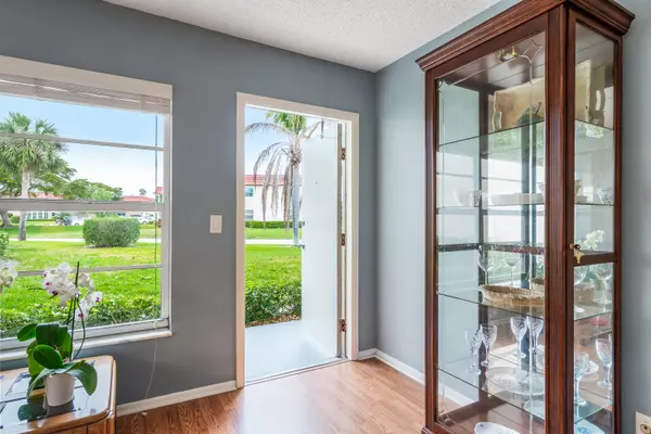 Vero Beach, FL 32962,65 Woodland DR 106