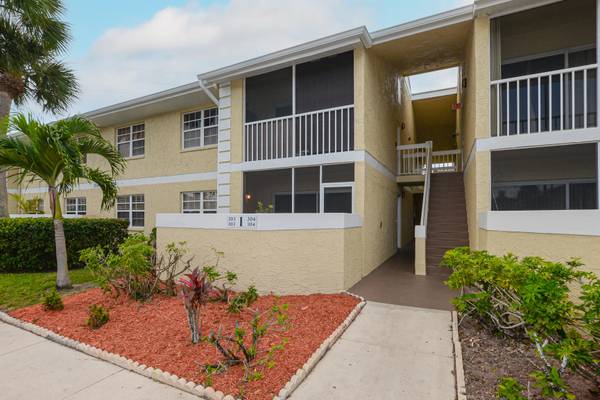 1540 SE Royal Green CIR 103, Port Saint Lucie, FL 34952