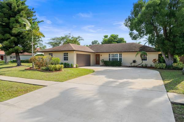 12172 Alder LN, Wellington, FL 33414