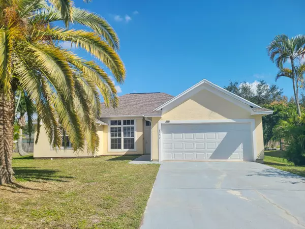 2357 SW Barber LN, Port Saint Lucie, FL 34984