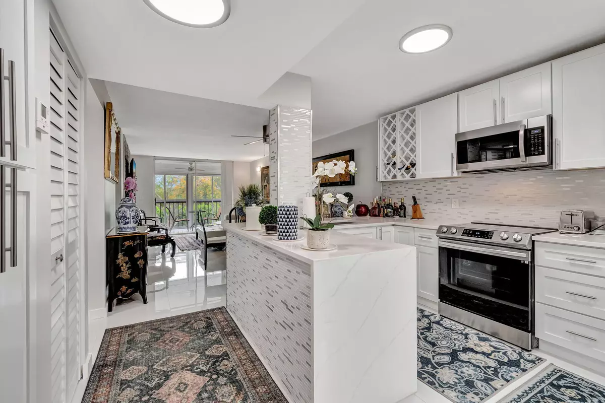 Delray Beach, FL 33446,6935 Huntington LN 307