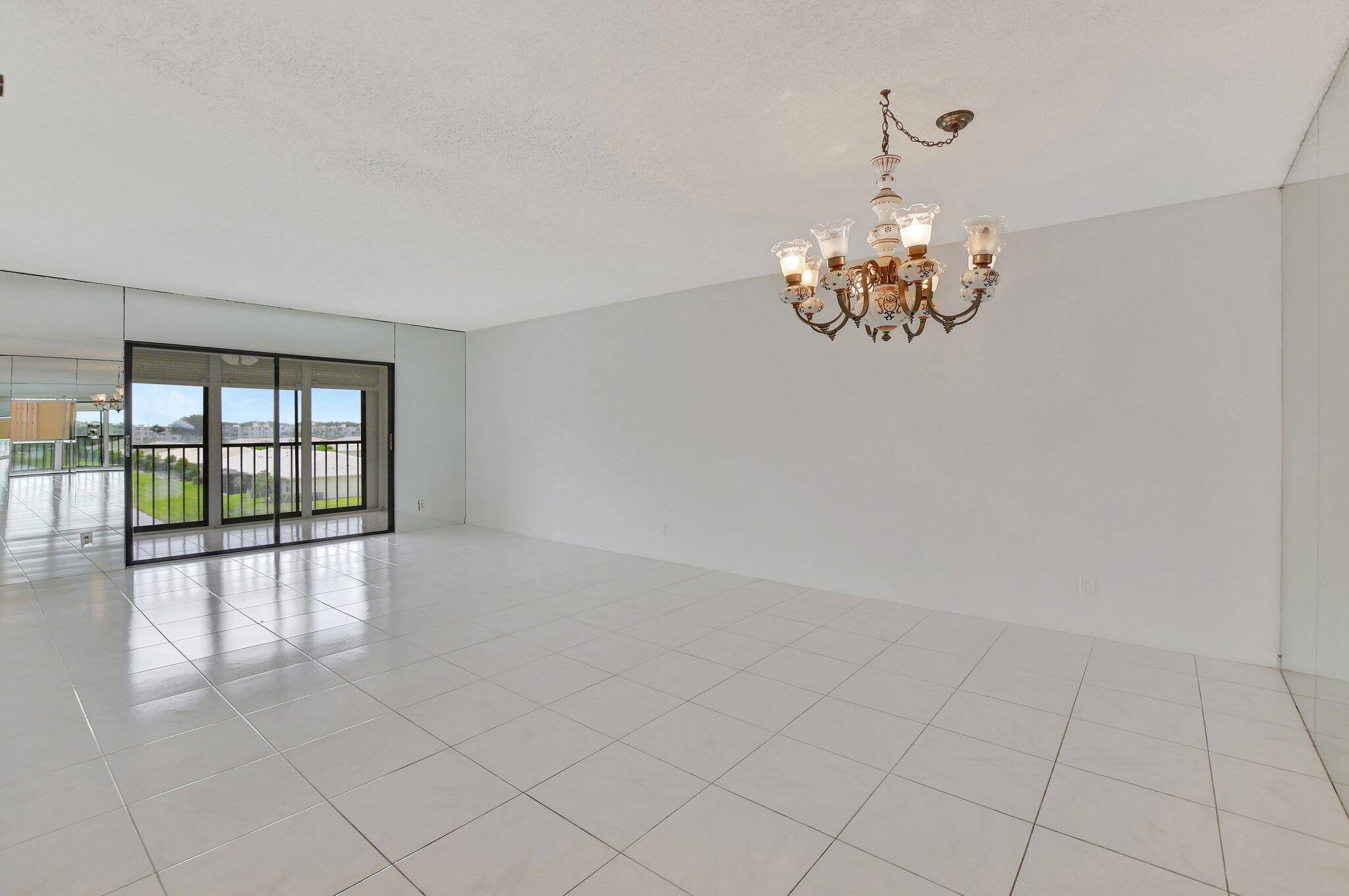 Delray Beach, FL 33446,6866 Huntington LN 404