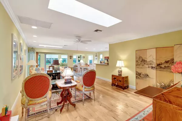 Boca Raton, FL 33432,162 Del Rio BLVD