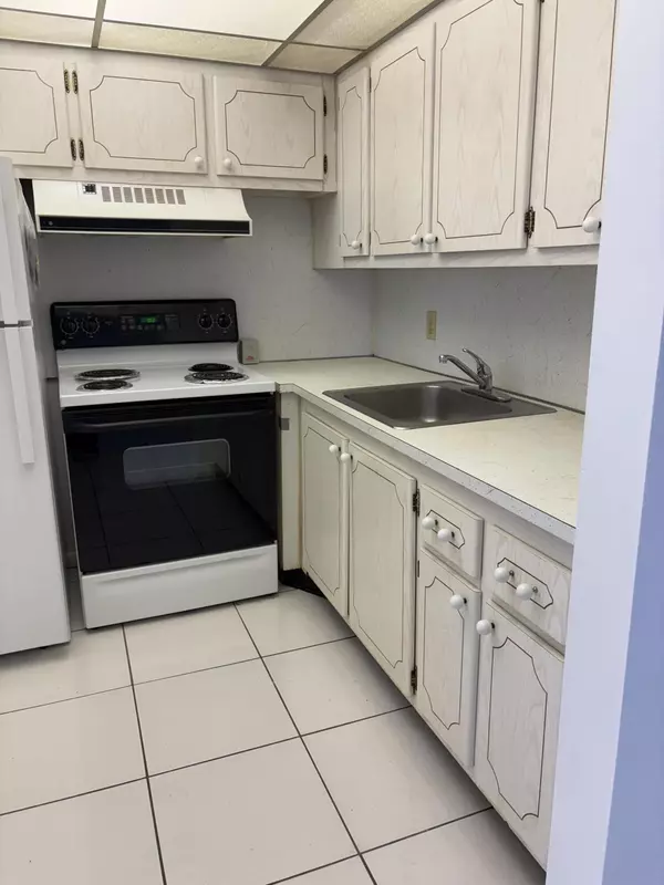 West Palm Beach, FL 33417,113 Berkshire E