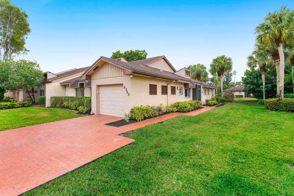 4722 S Fountains DR, Lake Worth, FL 33467