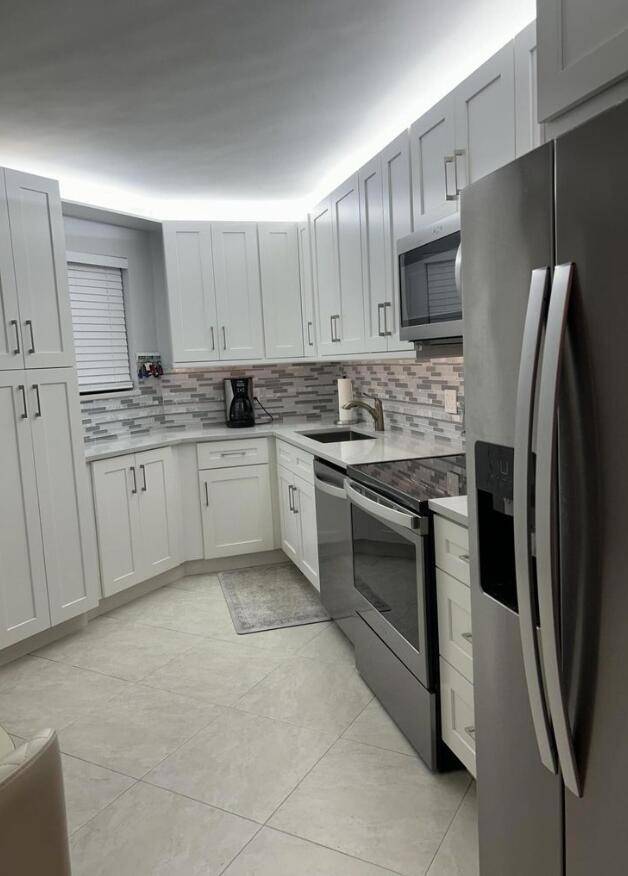 Boca Raton, FL 33433,5851 Camino Del Sol 203