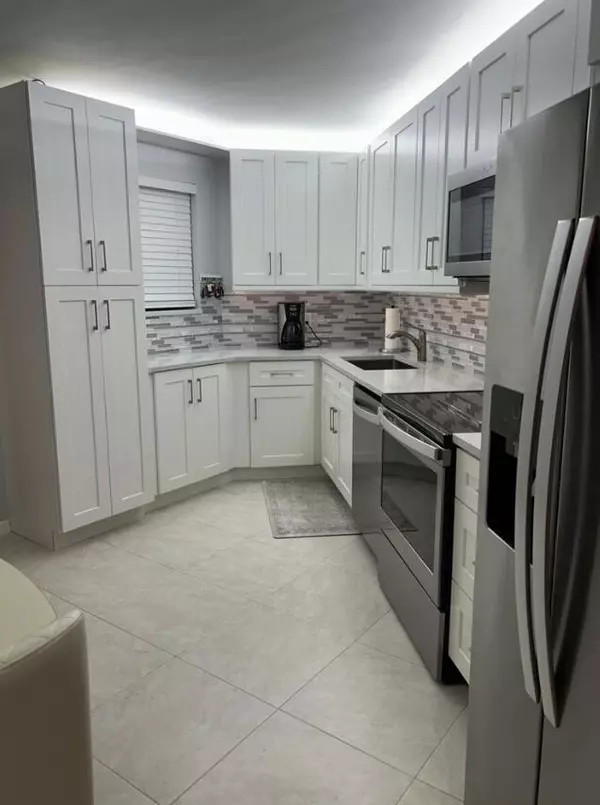 Boca Raton, FL 33433,5851 Camino Del Sol 203