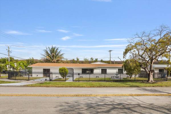 20685 NE 2nd AVE, Miami, FL 33179