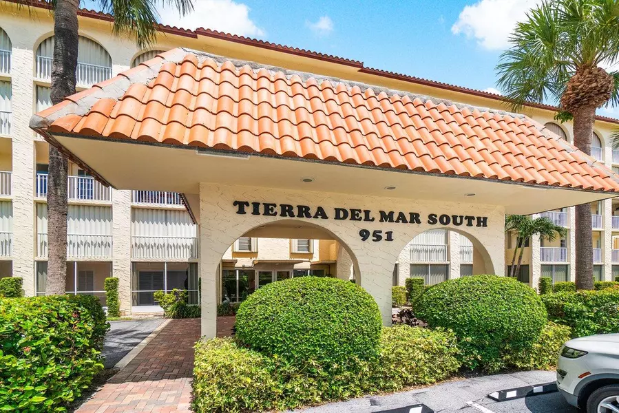 951 De Soto RD 228, Boca Raton, FL 33432