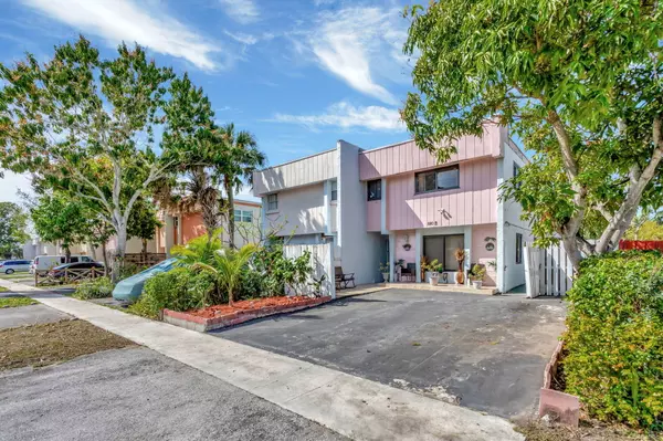 North Lauderdale, FL 33068,880 SW 80 AVE B