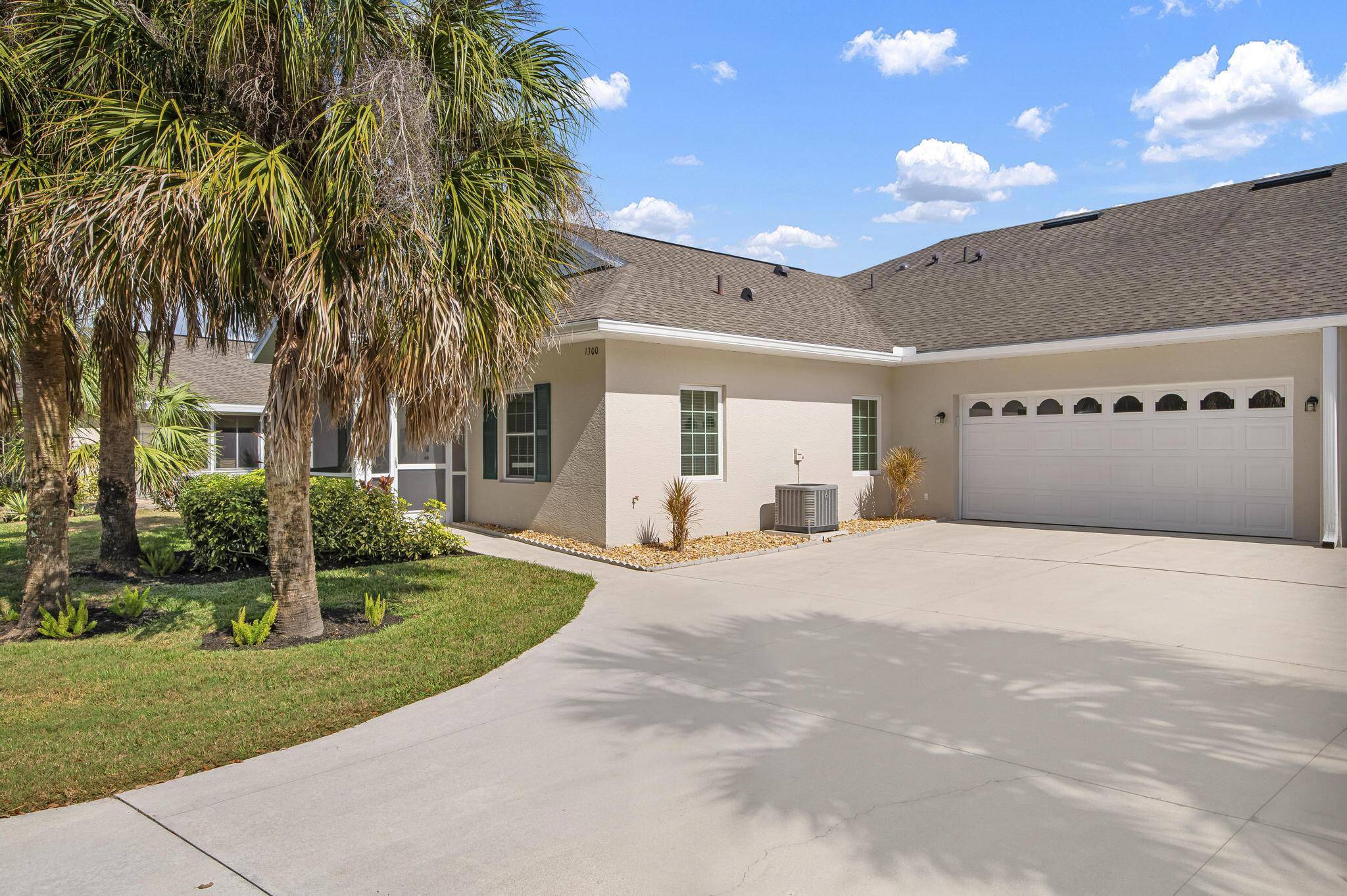 Port Charlotte, FL 33948,1300 Red Oak LN