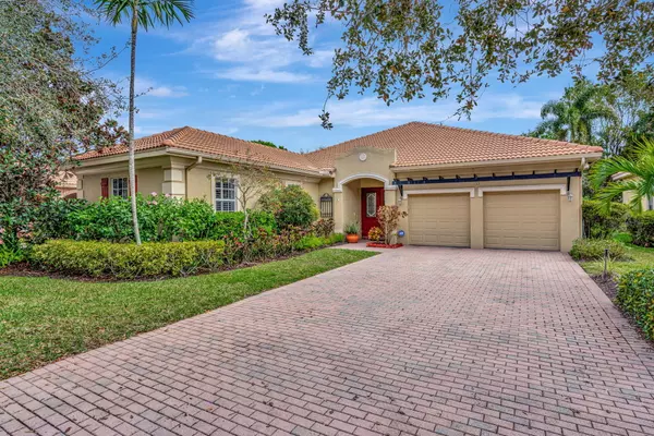 132 Via Castilla, Jupiter, FL 33458