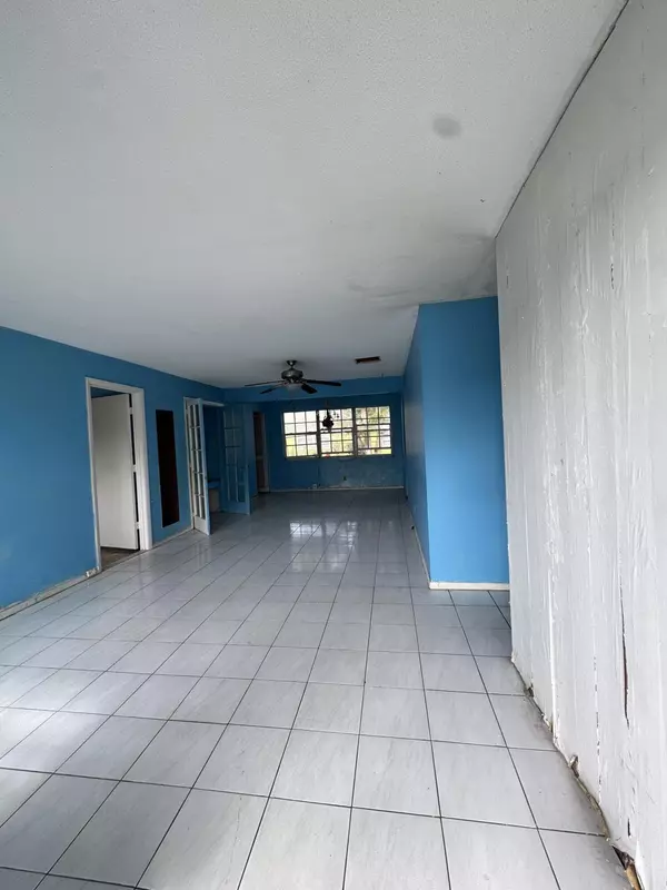 West Palm Beach, FL 33407,4877 Caribbean Blvd BLVD