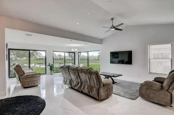 Boynton Beach, FL 33472,8176 Waterline DR