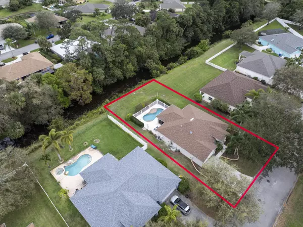 Vero Beach, FL 32968,220 SW 36th CT