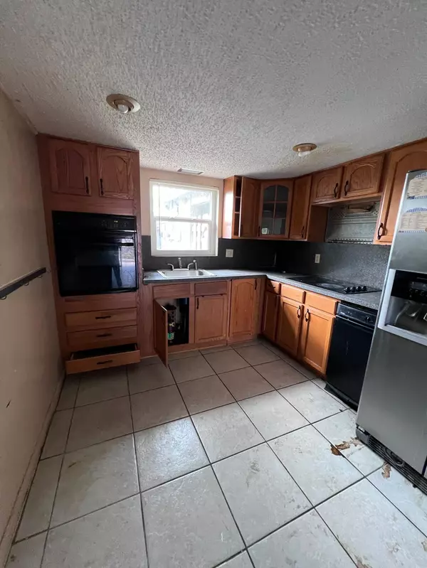 Riviera Beach, FL 33404,371 W 32nd ST