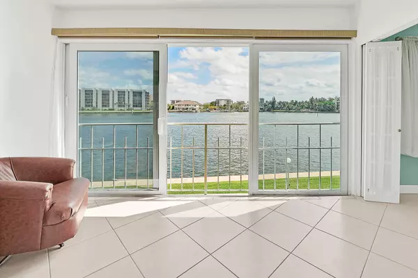 Boca Raton, FL 33431,711 NE Harbour TER 405