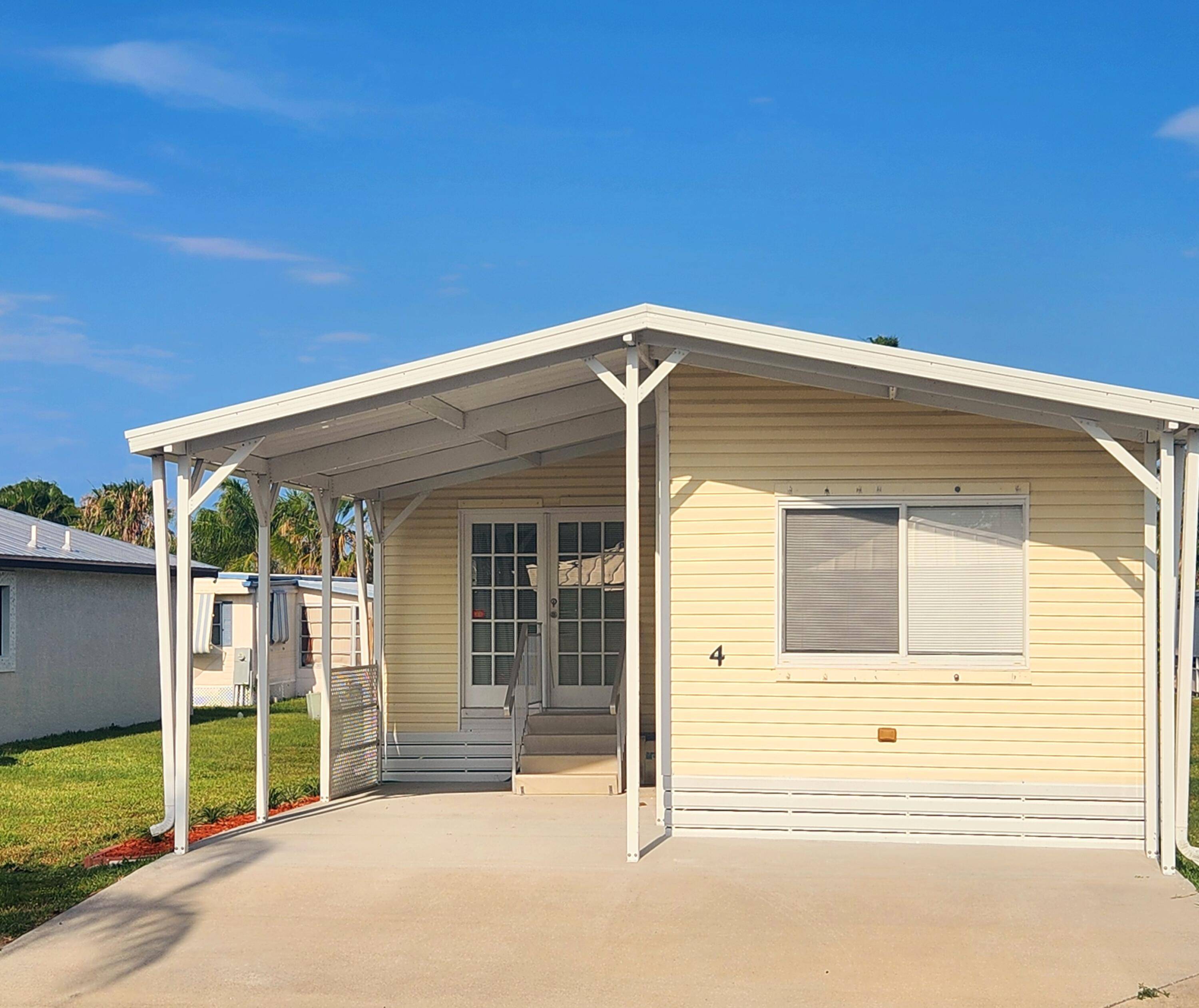 Port Saint Lucie, FL 34952,4 SE Los Gatos LN