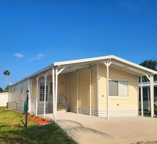 Port Saint Lucie, FL 34952,4 SE Los Gatos LN