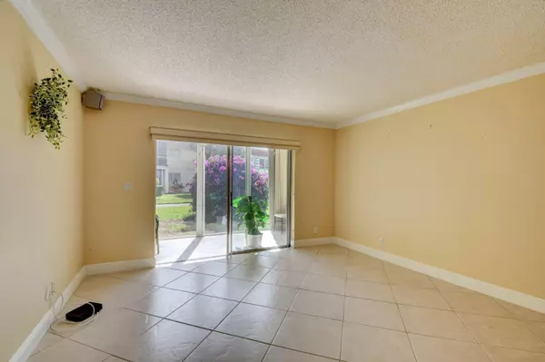 Delray Beach, FL 33446,33 Abbey LN 101