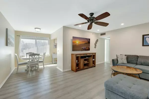 Deerfield Beach, FL 33442,56 E Oakridge 56