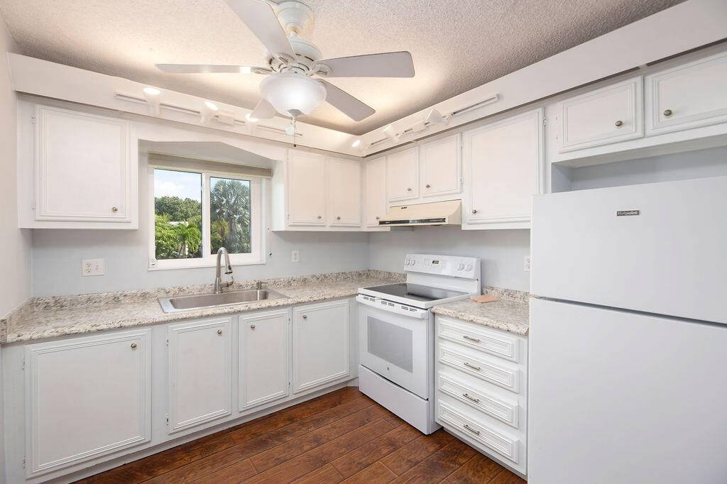 Jensen Beach, FL 34957,1212 NE 14th Court CT M-3