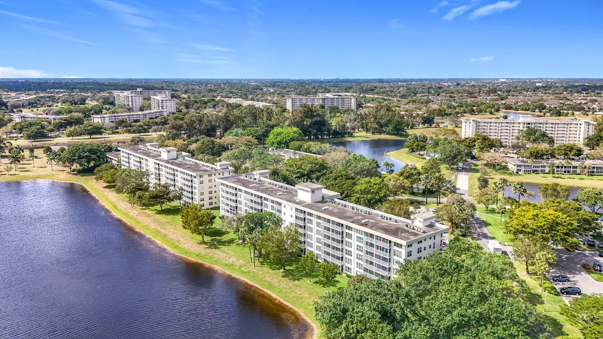 Pompano Beach, FL 33069,3100 N Course LN 204