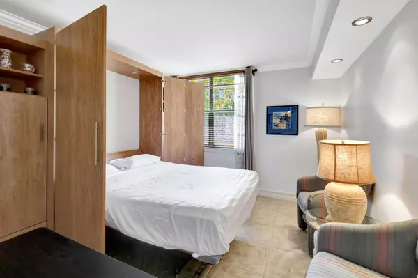 Delray Beach, FL 33444,600 Egret CIR 7105