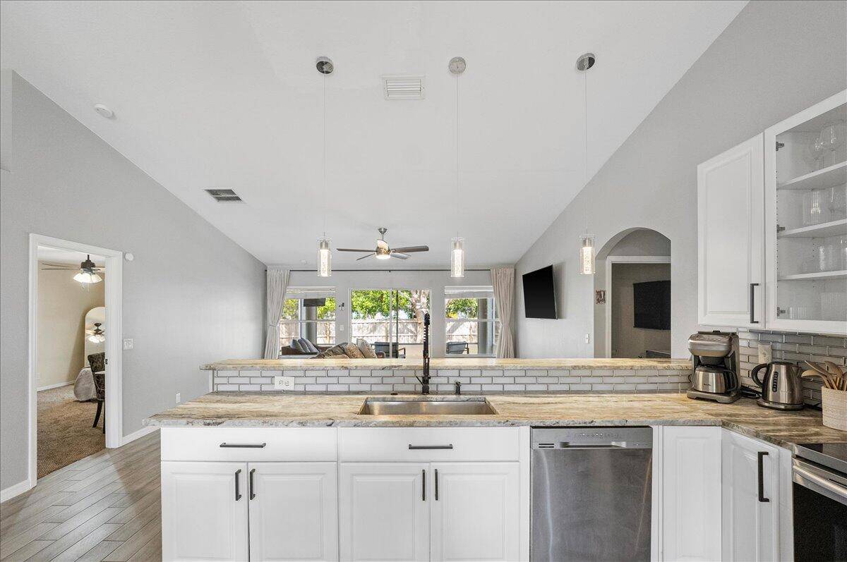 Port Saint Lucie, FL 34984,613 SE Stow TER