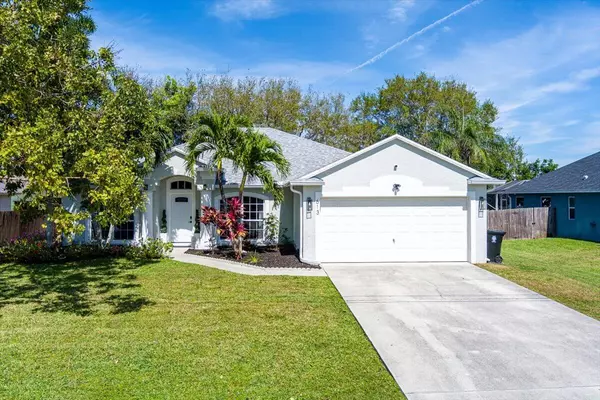 613 SE Stow TER, Port Saint Lucie, FL 34984