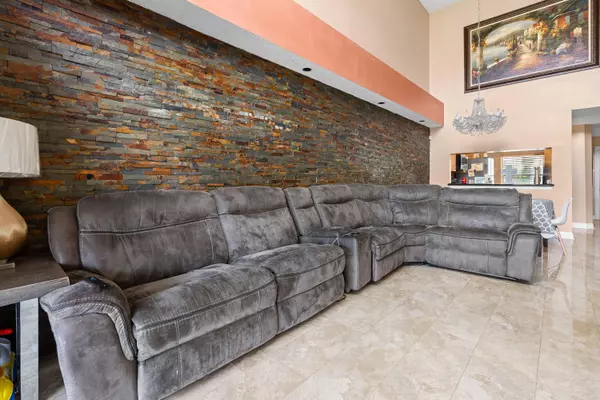 Margate, FL 33063,7404 S Pinewalk DR 22-5
