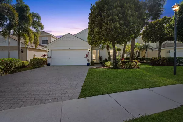 113 Berenger WALK, Royal Palm Beach, FL 33414