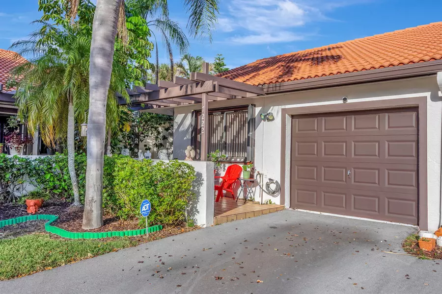 7222 Primrose LN, Tamarac, FL 33321