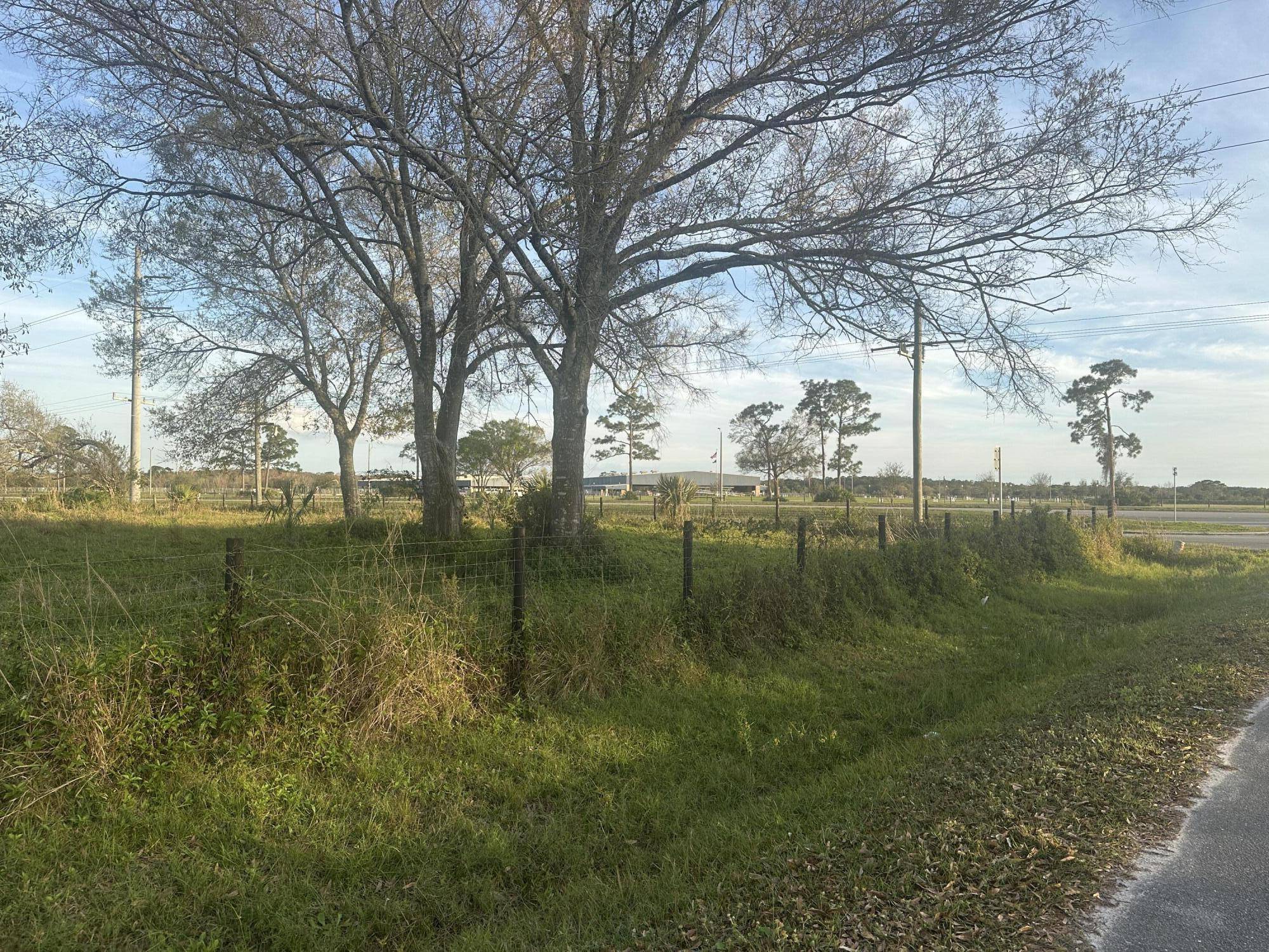 854 NE 42nd TER, Okeechobee, FL 34972