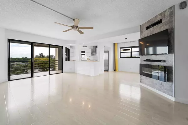 3590 Via Poinciana 516, Lake Worth, FL 33467