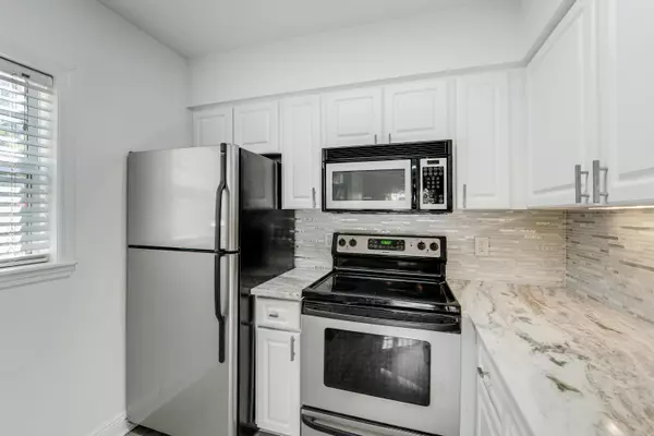 Lake Park, FL 33403,1035 Lake Shore DR 101