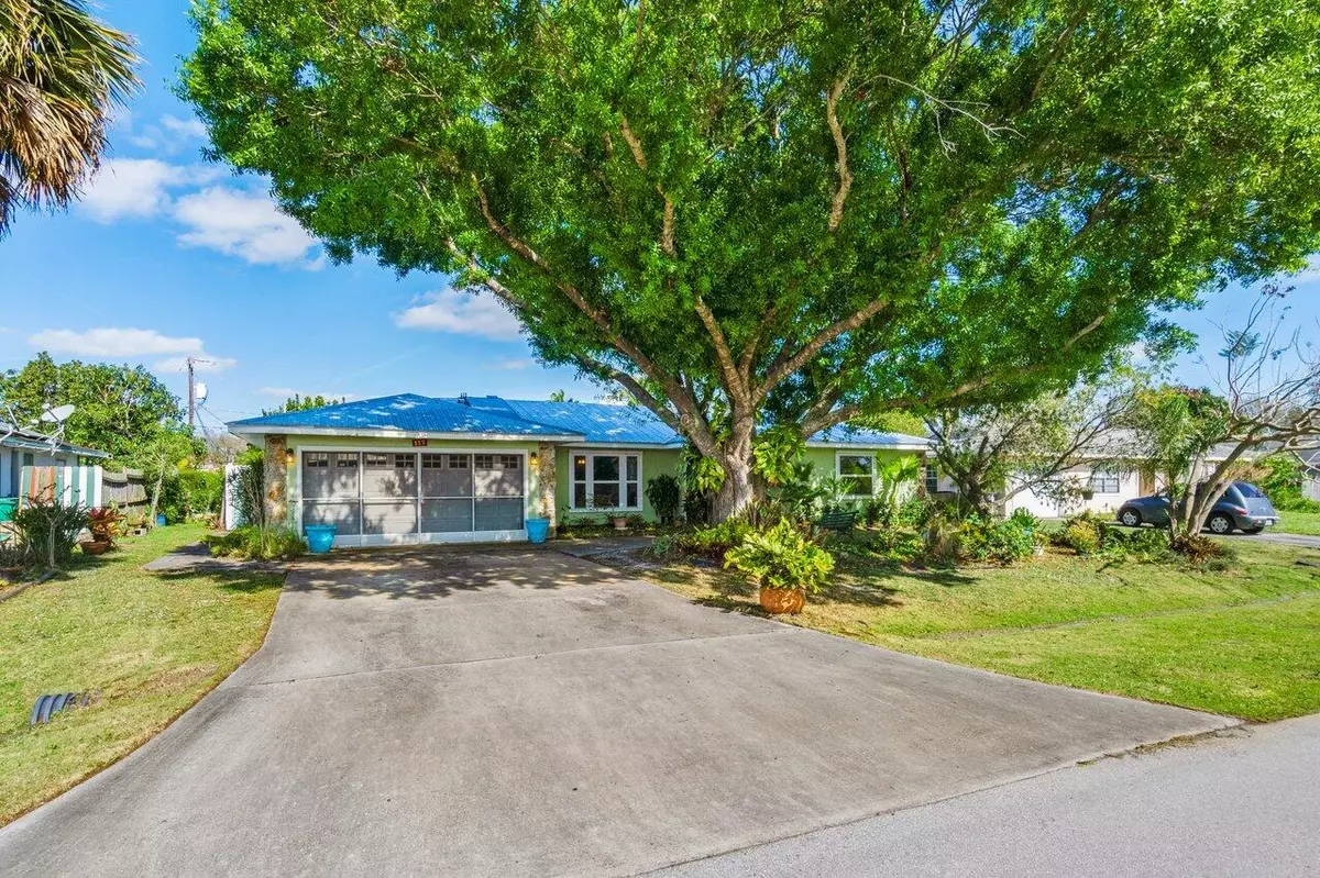 Port Saint Lucie, FL 34983,117 NE Surfside AVE