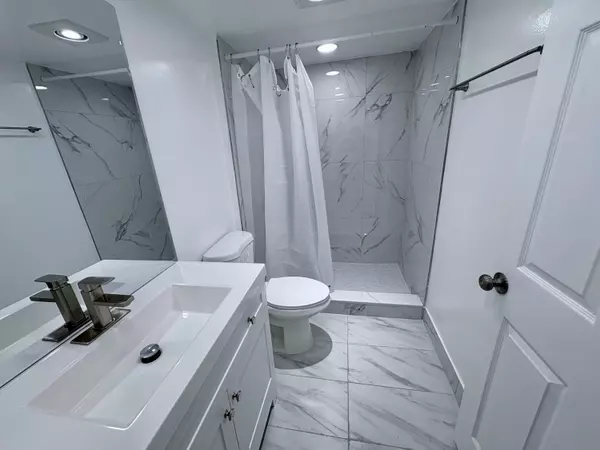 Boynton Beach, FL 33435,689 NE 6th CT 403