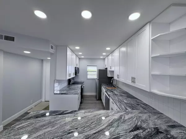 Boynton Beach, FL 33435,689 NE 6th CT 403