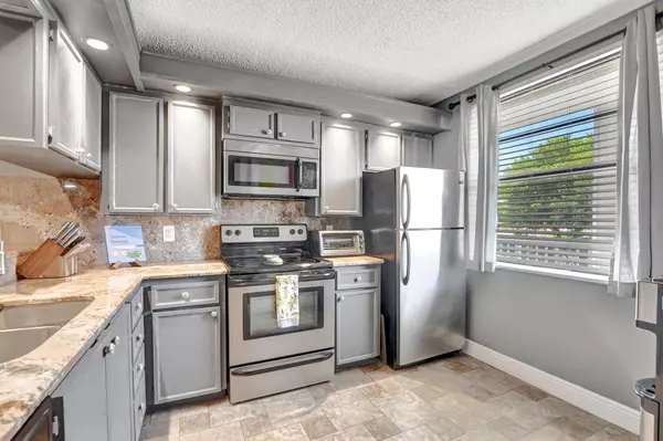 Boca Raton, FL 33433,6025 Balboa CIR 303