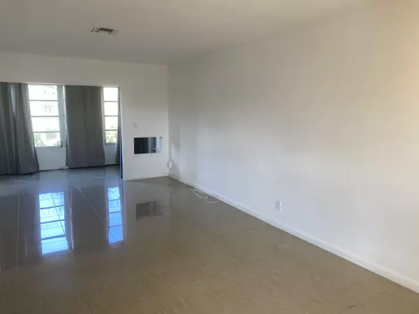 Boca Raton, FL 33487,125 W W Hidden Valley BLVD 12