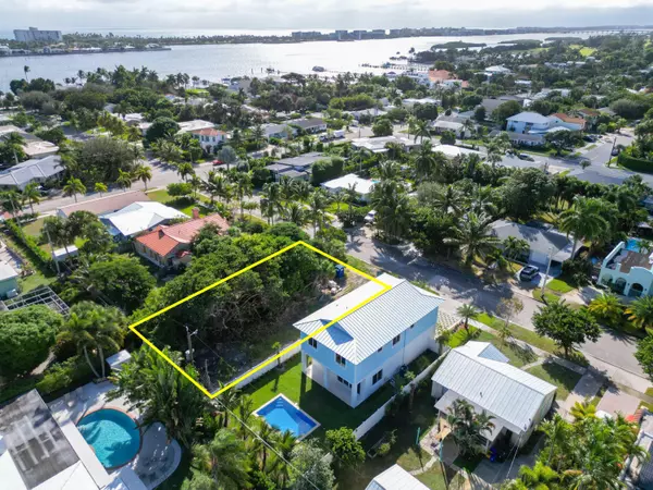 Lake Worth Beach, FL 33460,122 Auburn DR