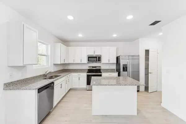 Fort Pierce, FL 34951,5029 Armina PL 123