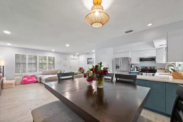 Tequesta, FL 33469,16 Ridgewood CIR