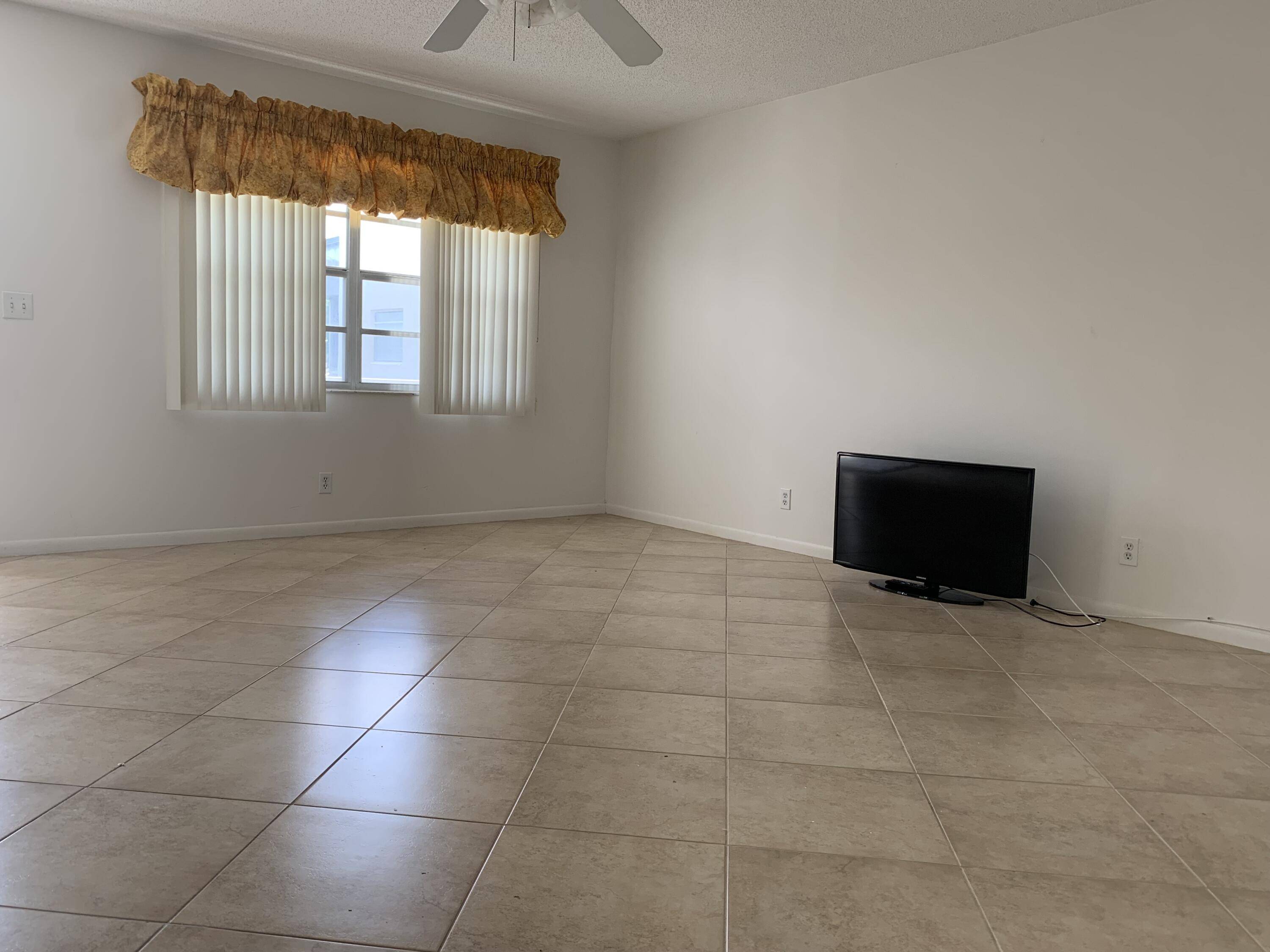 Delray Beach, FL 33484,750 Burgundy P