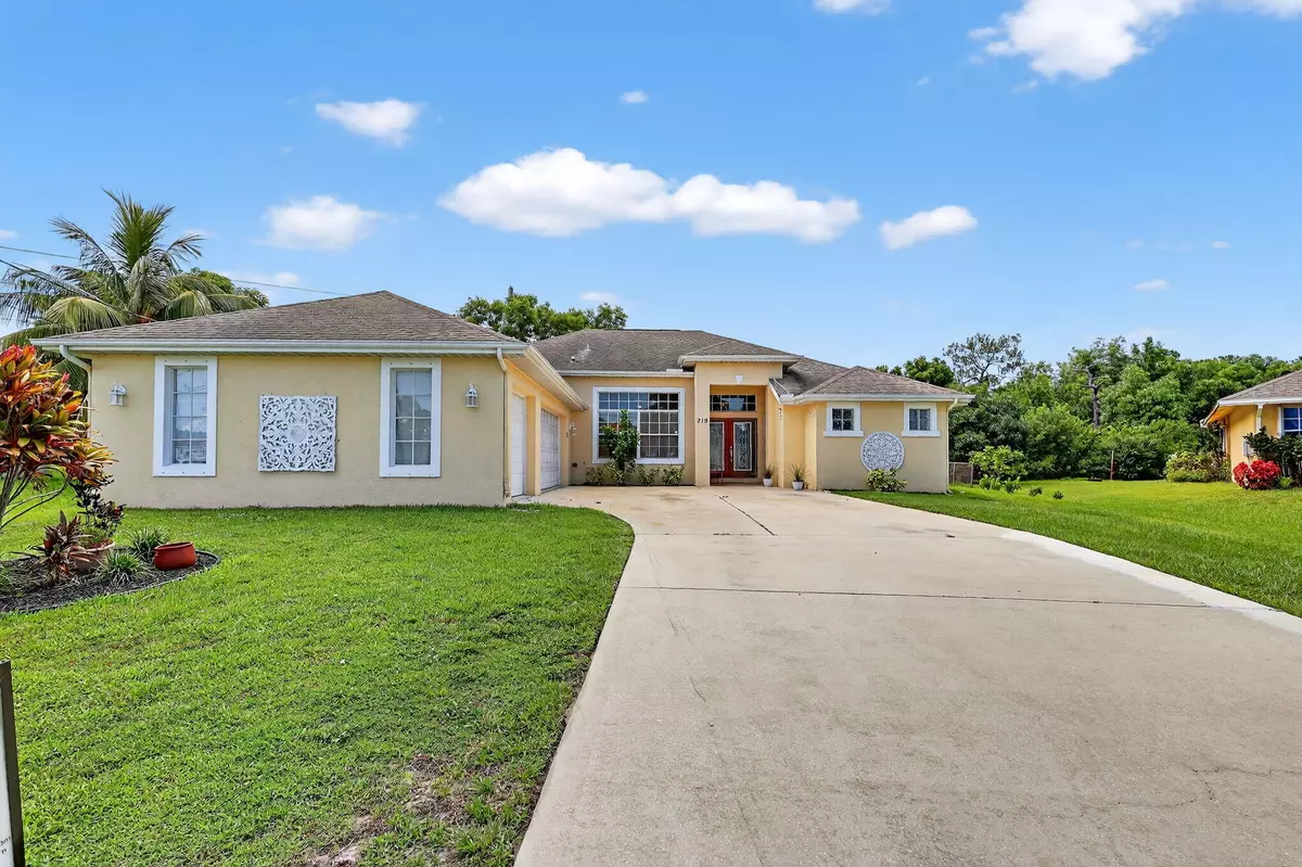 Port Saint Lucie, FL 34984,219 SE Sims CIR